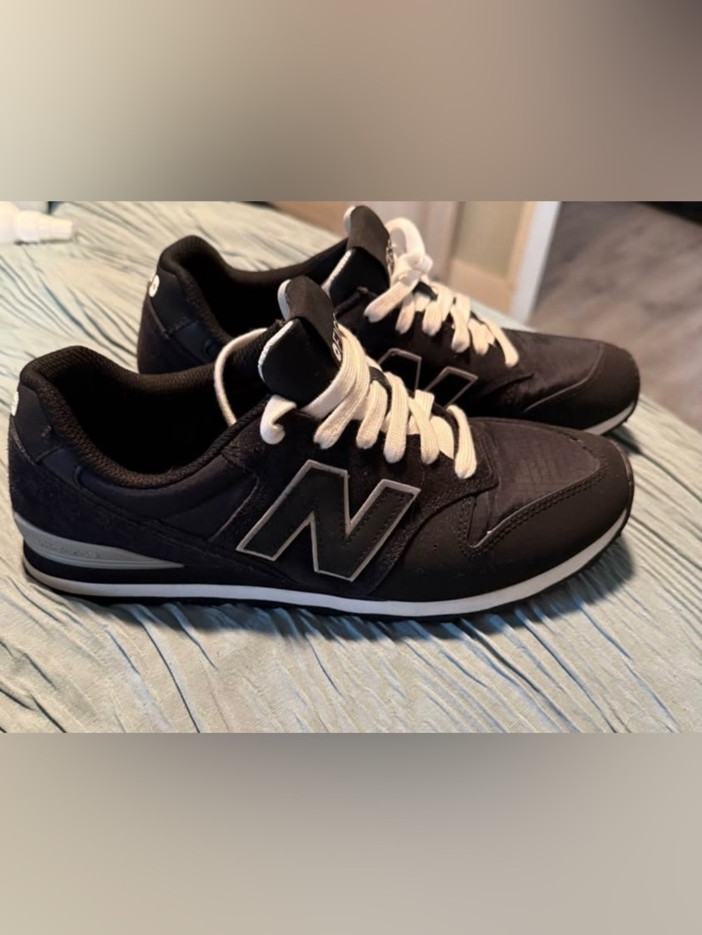 New Balance Women's Black Classic Lace-Up Sneakers